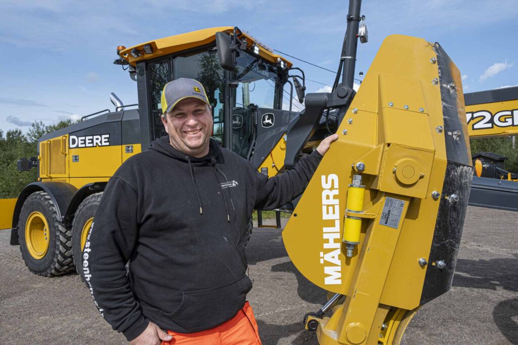 Richard Steen-Hansen - John Deere 672GP veihøvel - Mählers snø- og grusstopp
