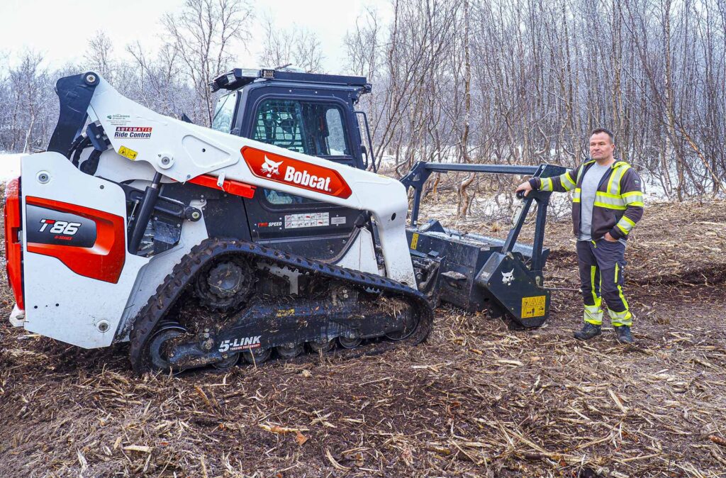 Knut Eilif Bakkevold med Bobcat T86 Forestry Cutter