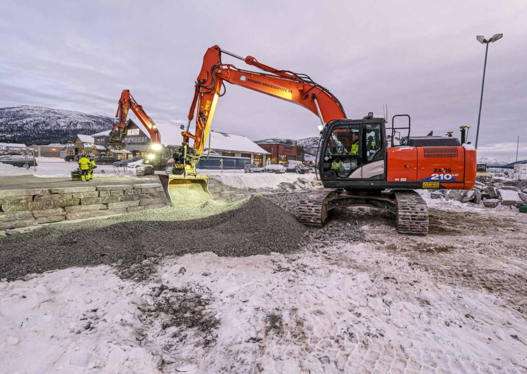 Rogno Graveservice på prosjekt på Andslimoen