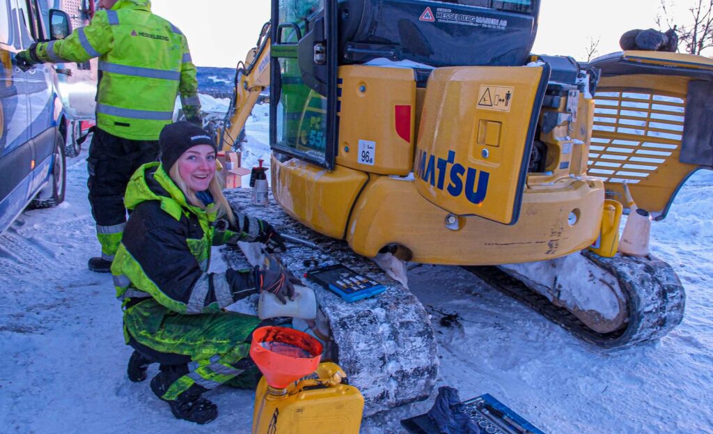 Service på gravemaskin vinterstid
